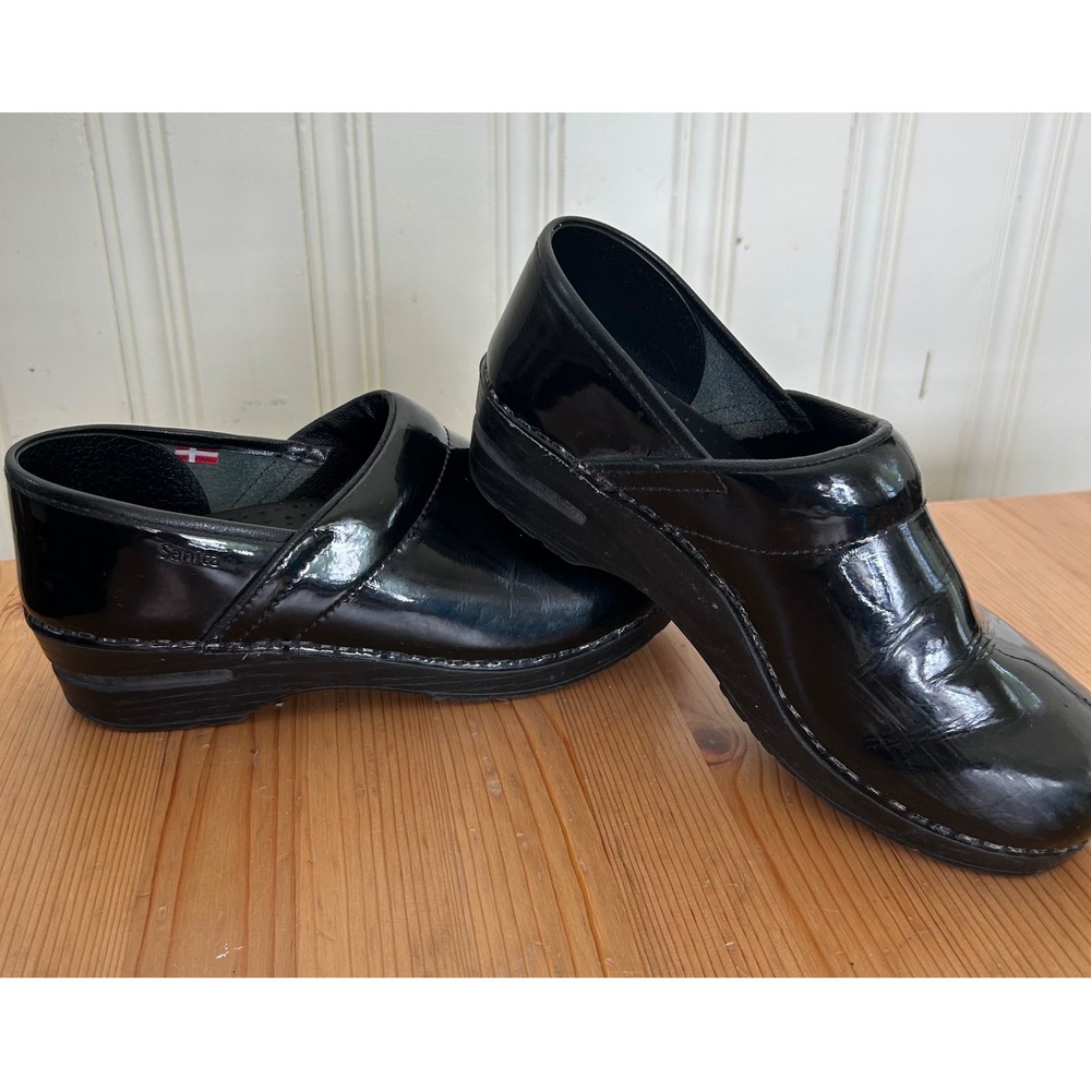 Sanita Professional Black Patent Leather Clogs EU 38 Danish Nursing Shoes US 7.5